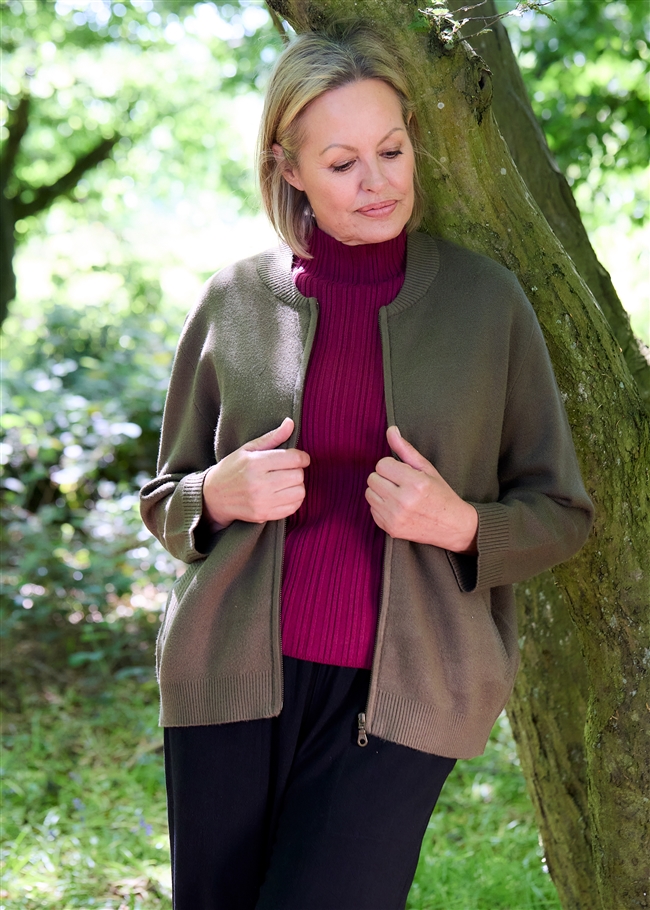 Cashmere Like Varied Rib Turtle Neck Vest