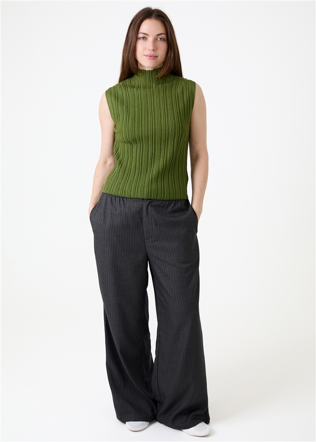 Cashmere Like Varied Rib Turtle Neck Vest