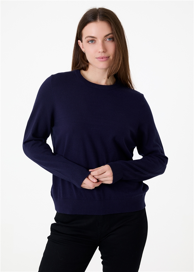 Fitted Crew Neck Long Sleeve Jumper