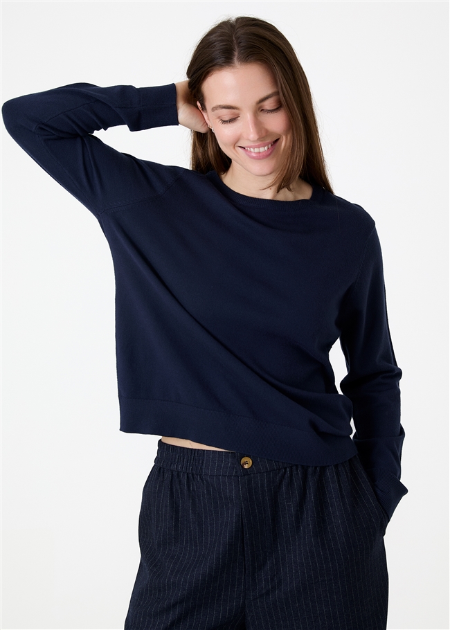 Fitted Crew Neck Long Sleeve Jumper