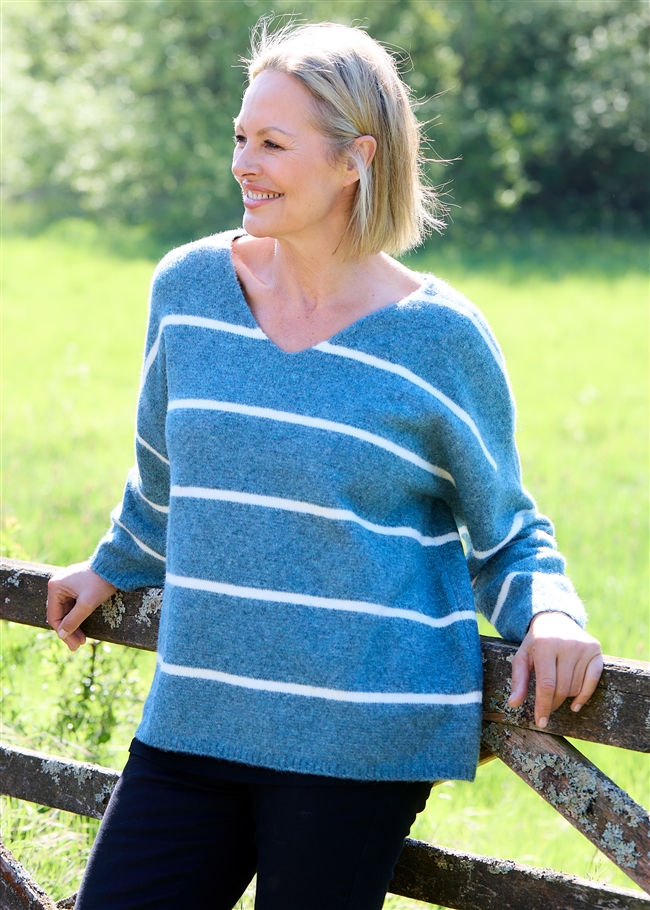 Thin Stripe V-Neck Jumper