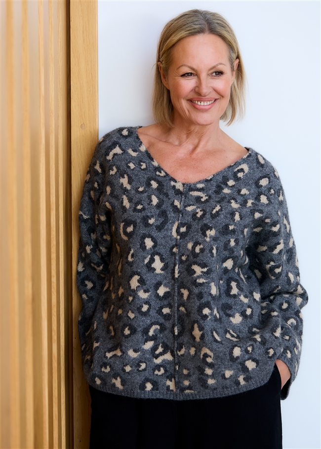 Leopard Jacquard V-Neck Jumper