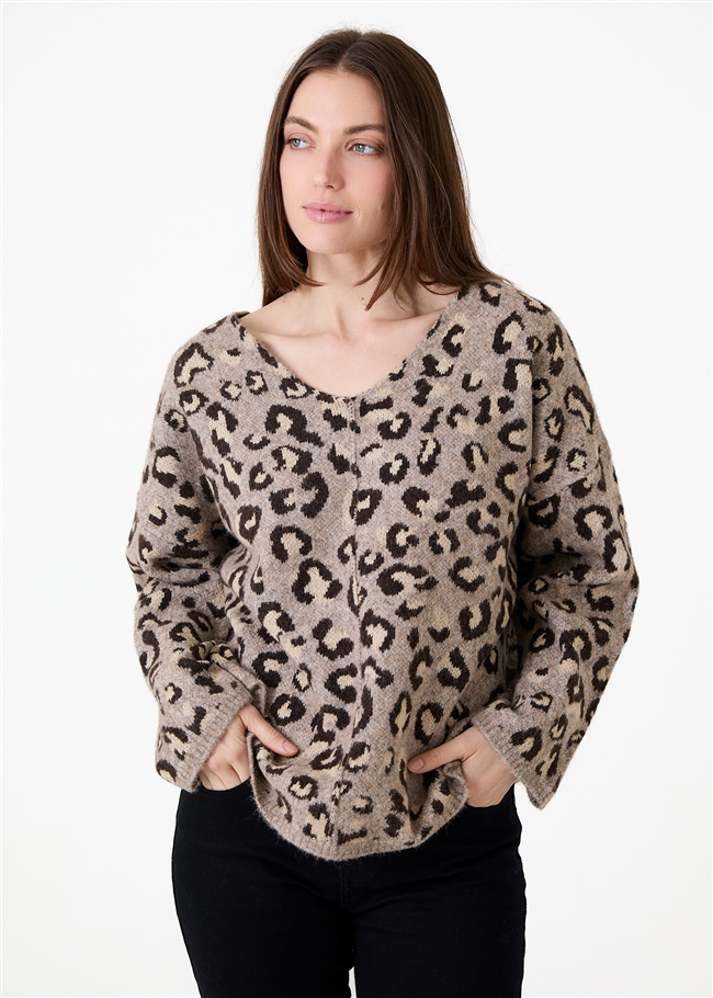 Leopard Jacquard V-Neck Jumper