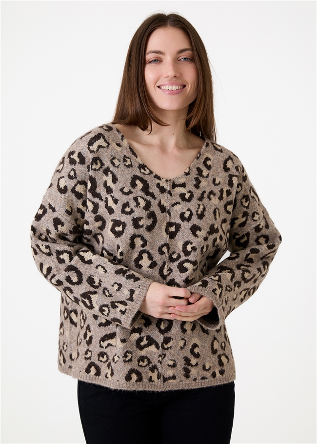 Leopard Jacquard V-Neck Jumper