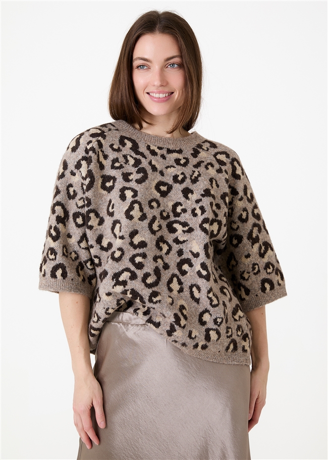 Leopard Jacquard Short Sleeve Raglan Jumper