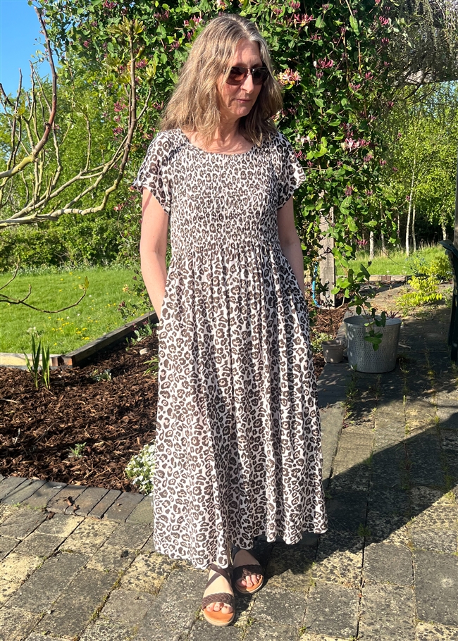 Tonal Leopard Short Sleeve Shirring Dress