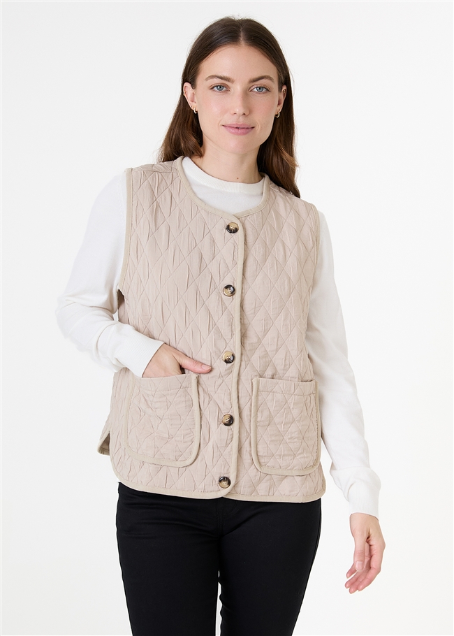 Round Neck Boxy Diamond Quilted Gilet