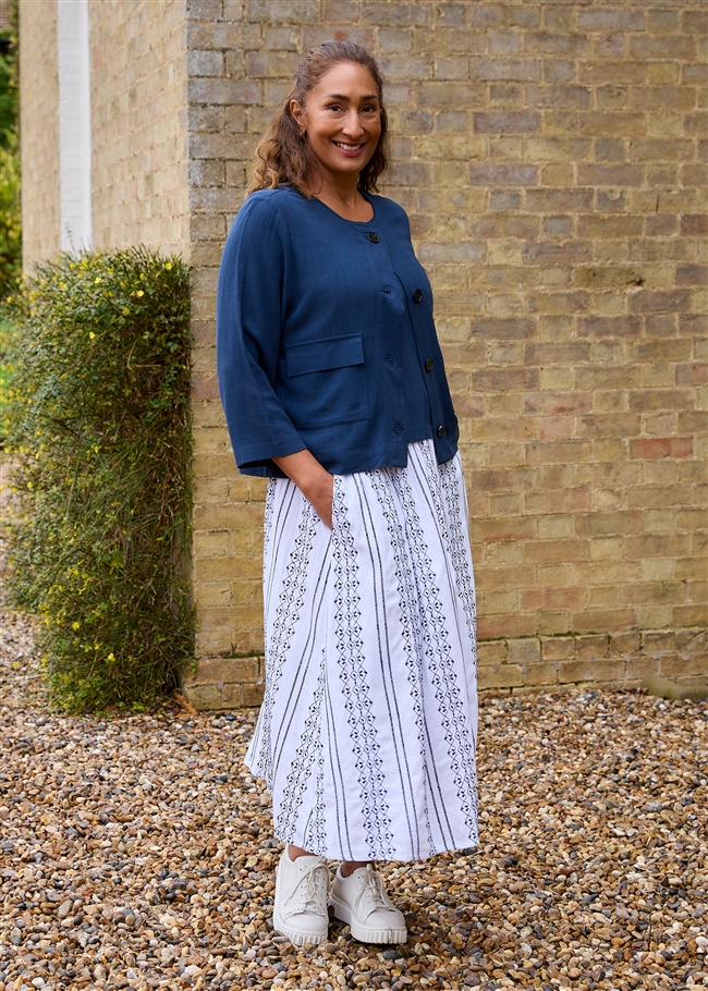 Linen Viscose Boxy Round Neck Two Pocket Jacket