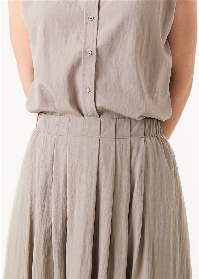 Pleat Front Elastic Waist Midi Skirt