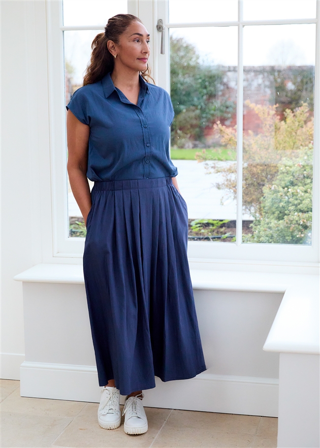 Pleat Front Elastic Waist Midi Skirt