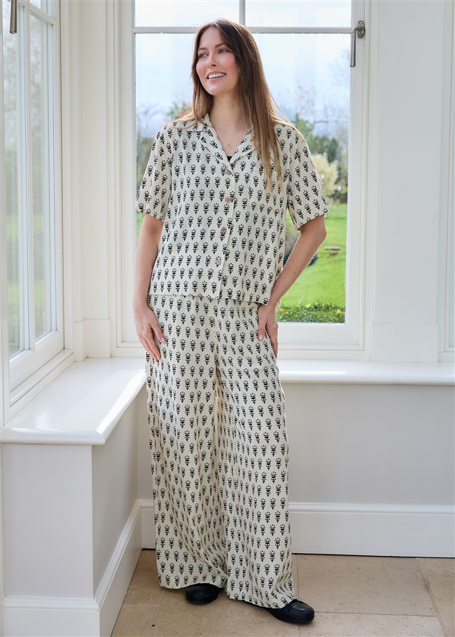 Dainty Floral Block Print Short Sleeve Collar Shirt - Ivory - front view